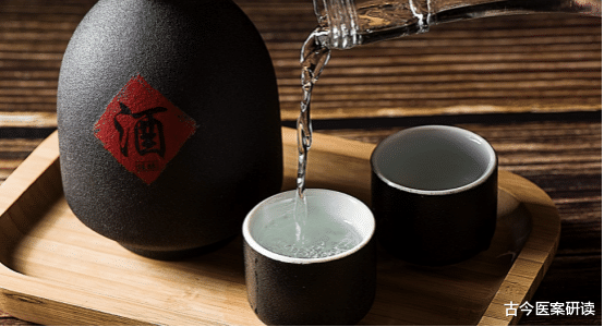 医生|血压高的人不能喝浓茶?医生:不想脑梗找上门,3种“水”千万要少喝