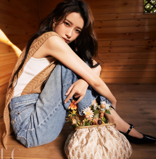 街拍|孙怡离婚后首次分享近照，与闺蜜开心出游，网友：活成自己的女王