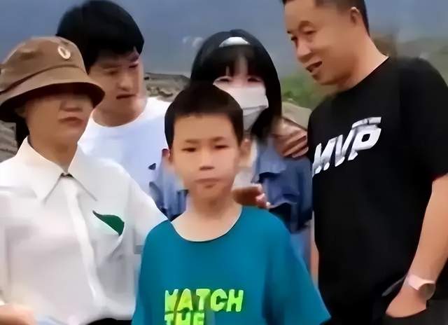 |反差明显！孙海洋在找到孙卓前揉面满是心事，卓卓回家后状态好