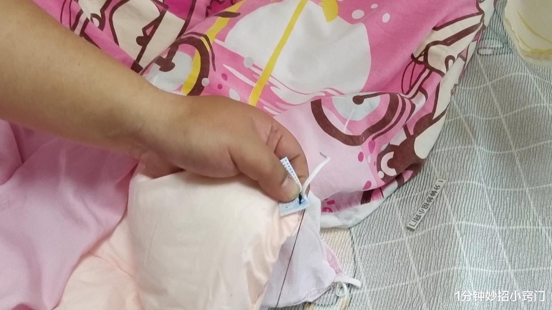 被子在被套里乱跑？只需一个口罩，问题轻松解决，没想到这么管用