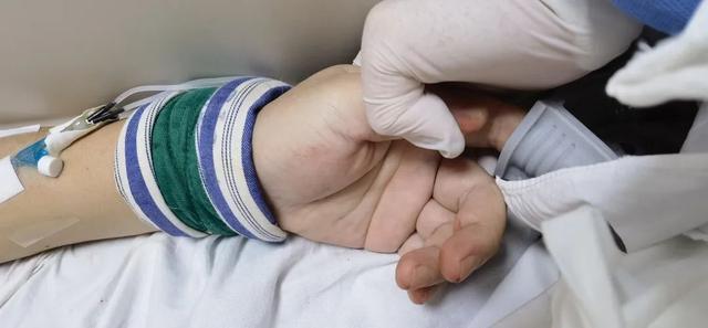 菜谱|男子吃完饭后，全身和血液变成蓝黑色，原因竟是....