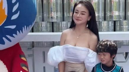 疾病 穿了不如不穿！拳王老婆拼四胎狂减肥，穿衣太暴露被批