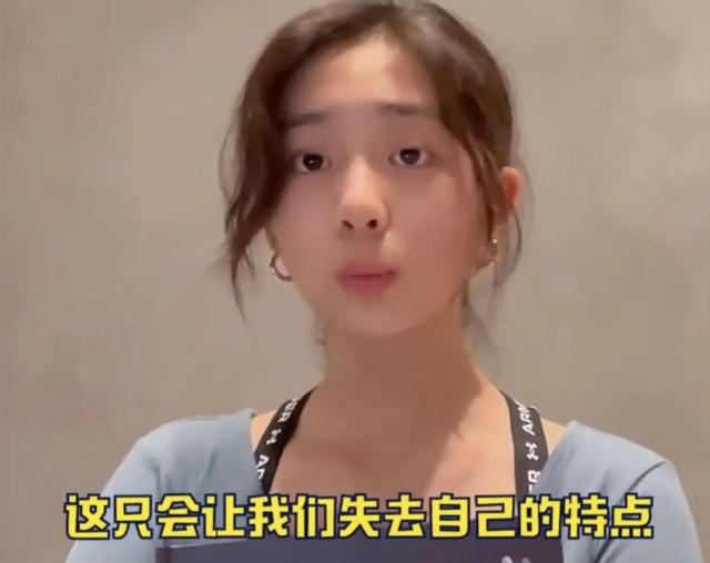 黄磊|黄磊女儿登上热搜，模样变化大，一番话让网友叹息后悔