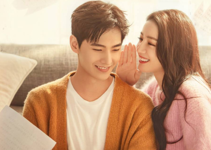 肖战|迪丽热巴和素人同框，皮肤白嫩，五官亮眼，不愧是女明星