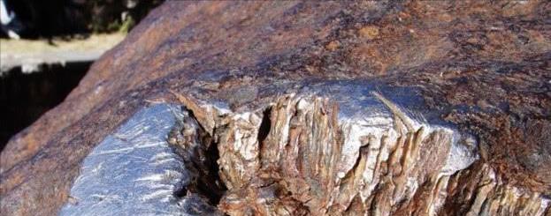 专家误判是“火山口”,男子靠此捡漏陨石坑发财,家族成亿万富豪