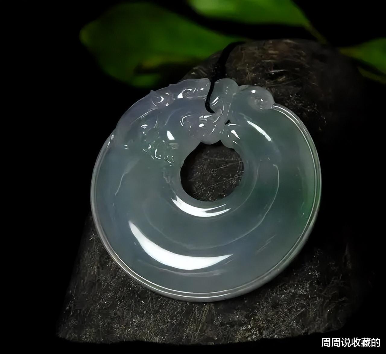 |手里有钱是买翡翠好，还是买和田玉好？