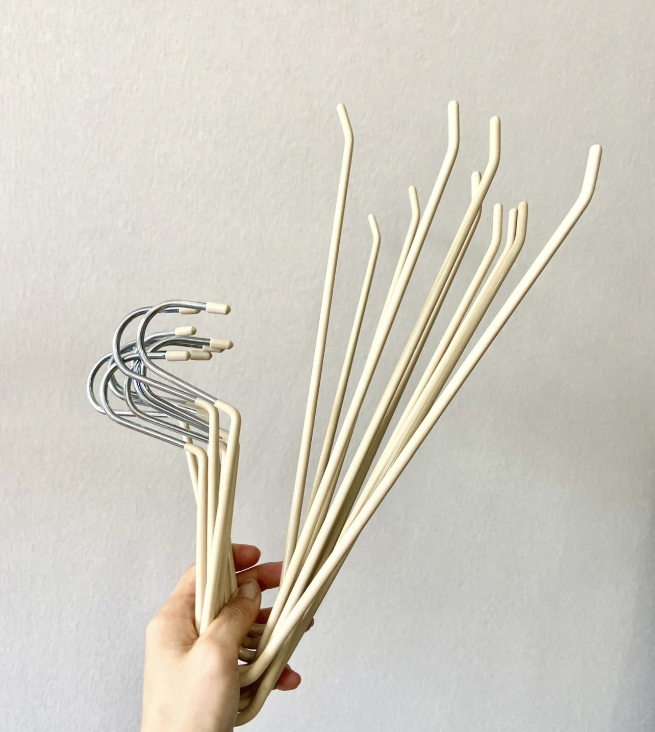 能给家里装这些物件的，起码也得是个90后，年龄大的人理解不了