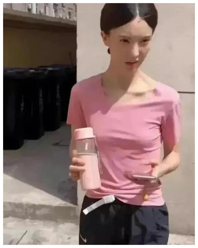 这是骨头架子活过来了吧？女明星拼死减肥是为何？