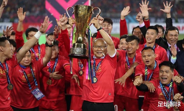 国足|3-0！越南队吊打鱼腩，34分钟解决战斗，6千人见证大胜，国足又被甩开