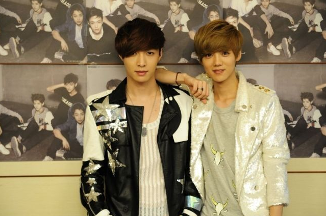 张艺兴|张艺兴虎年春晚联排,素颜出镜状态憔悴,弯腰驼背疑似没睡醒