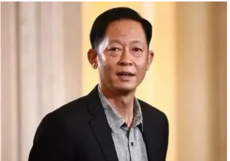 王志文|演员王志文带母亲去豪华酒店吃饭，刚走到酒店门口母亲扭头就要走