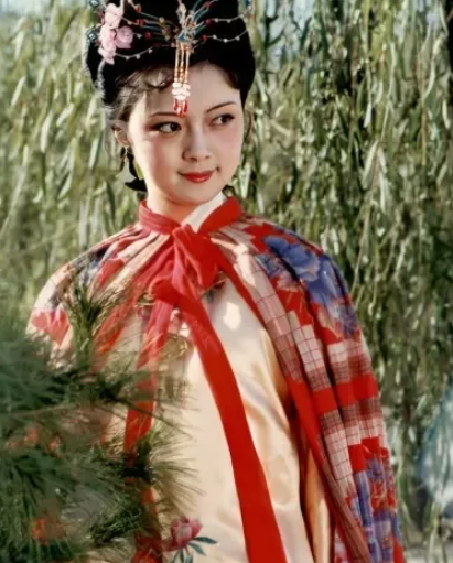 张莉|欧阳奋强曾在《红楼梦》剧组暗恋一个女演员，薛宝钗的扮演者张莉