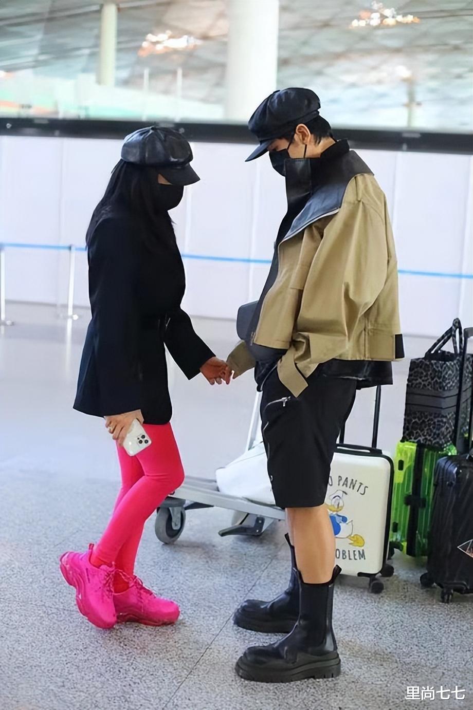 张伦硕|钟丽缇夫妇走机场，张伦硕打扮得像帅小伙，看不懂她的奇葩皮裤