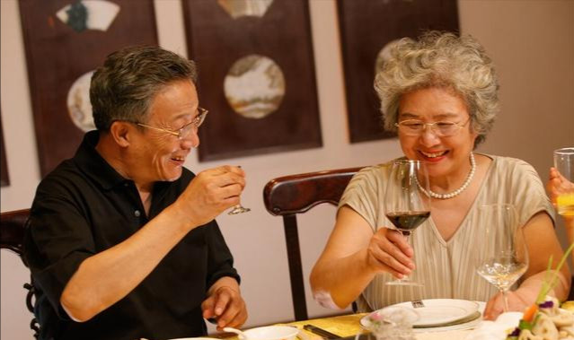 馒头|建议中老年人:少吃米饭馒头,多吃这5种主食,低脂饱腹又健康