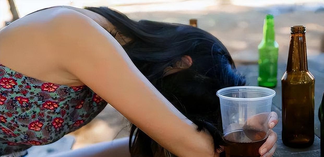 故意隐瞒同意的性行为,是否侵犯性自主权,构成强奸罪?