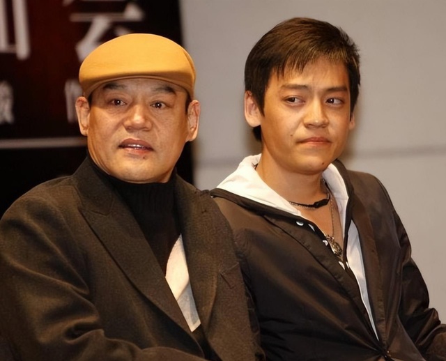 巍子|演员巍子:与妻子离婚净身出户抱着儿子大哭,如今儿子成他的骄傲