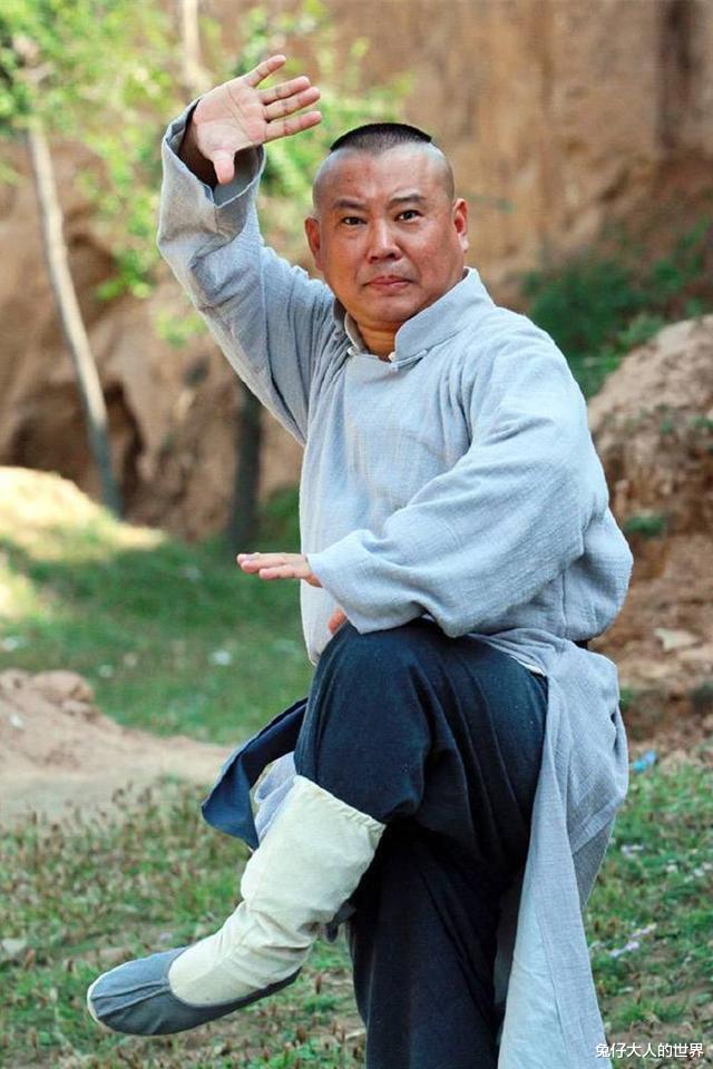 刘嘉玲|德云社郭德纲发文,晒获得的奖杯,粉丝:老郭这次的跨界有点大了