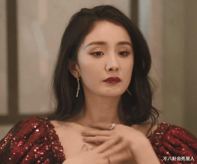 杨幂|垮了！杨幂新剧开播，磨皮滤镜藏不住老态，两集出现3个整容脸