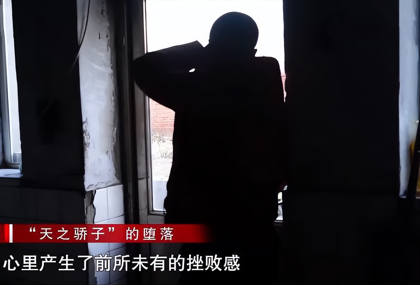 2020年女子去银行取钱,柜员却立刻报警,警方调查后发现不简单