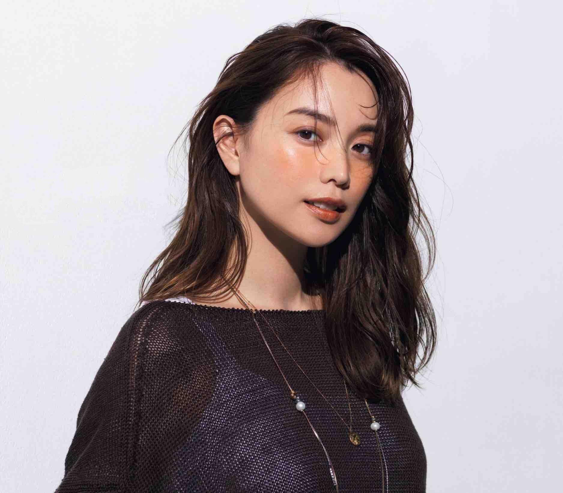 什么脸型“直发”好看，什么脸型“烫发”好看？看完分析就知道了