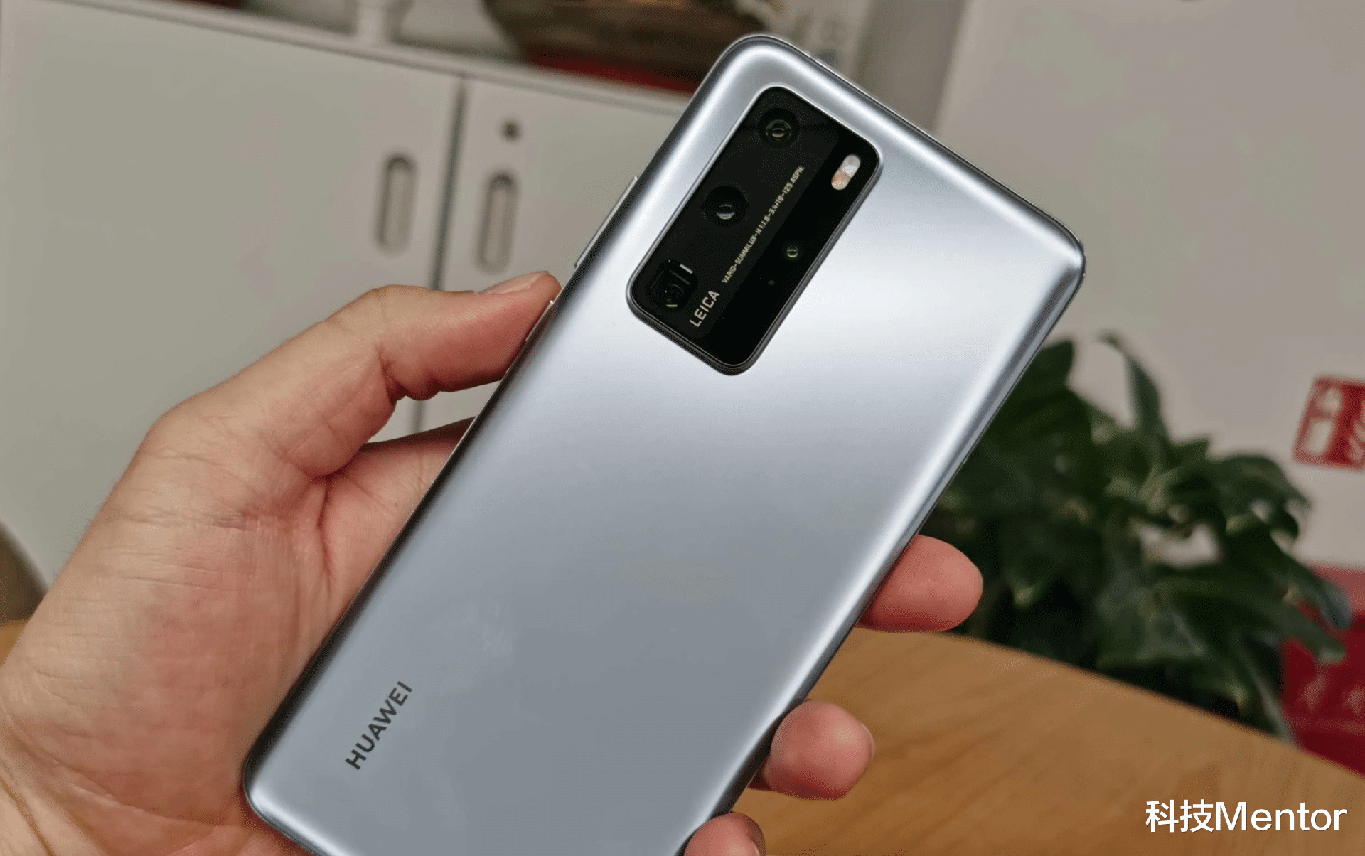 华为p40|时隔两年华为旗舰再次上架,售价7988元,还值得购买吗?