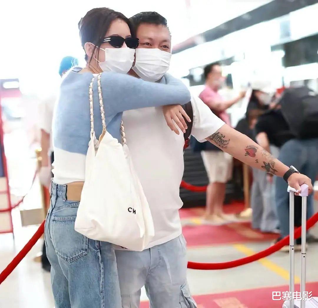 明星|当众又搂又抱，和异性没有边界感的女明星，就别怪网友嘲讽了