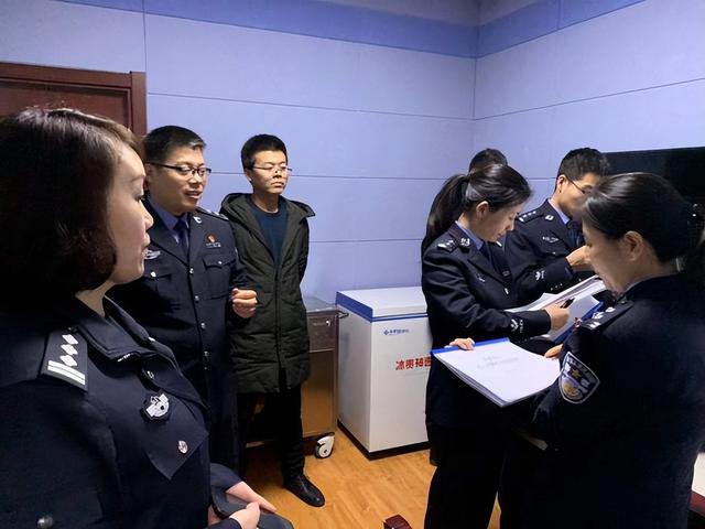 深圳小伙伪装成\中介\,3年杀害14名打工妹,后因气质太猥琐被捕