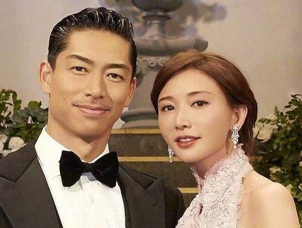 郭晶晶|林志玲已回台湾居住!晒全家牵手照秀幸福,庆与日本老公结婚3年