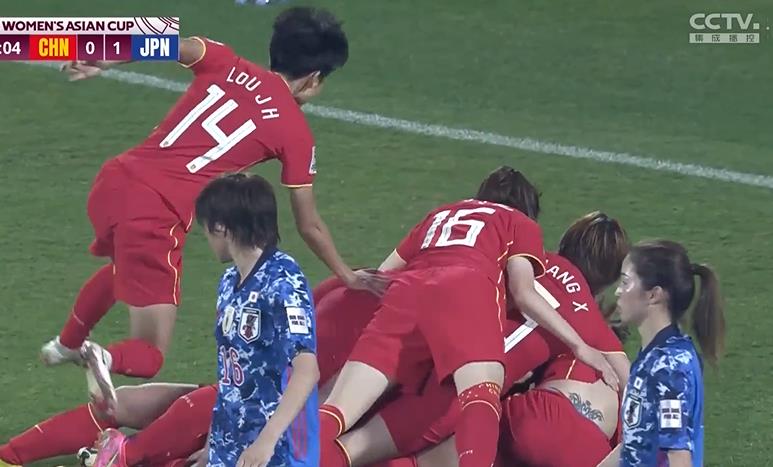 曼联|中国女足点球淘汰日本，杀进决赛！水庆霞神换人，奇兵登场送助攻