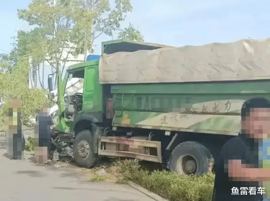 又是泥头车！奇瑞星途LX被侧撞，网友：整车最软弱的部位扛住了