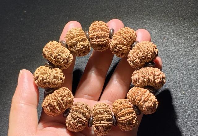 文玩|这几种文玩手串都“有病”,但却人见人爱,而且价格还不低!