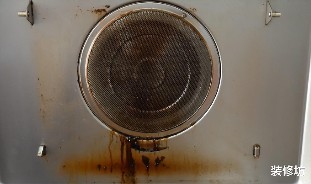 再脏的油烟机,不拆不卸,用上这些方法,油污哗哗往下流
