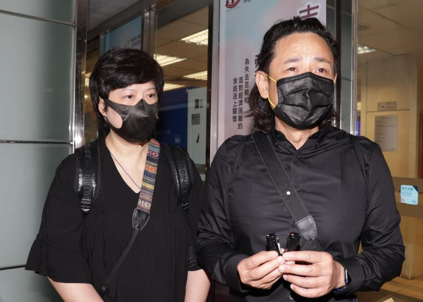 TVB|黄泽锋97岁母亲因新冠去世，丧母50天设灵堂，第一次看到遗容后泪崩