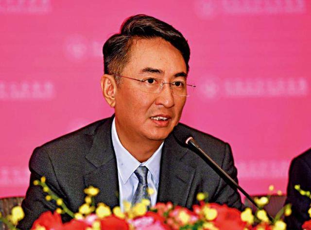 香港千亿富豪李家杰,自己一生未婚,却救了5万个先天心脏病儿童