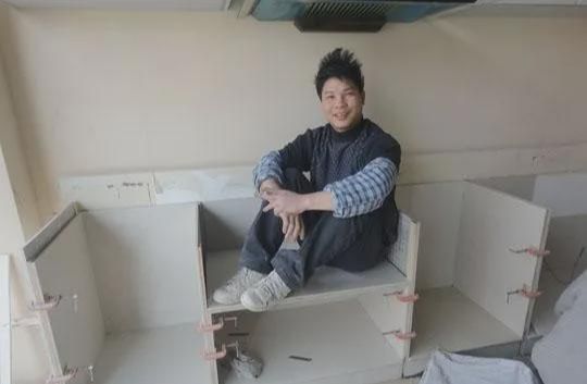 定做整体橱柜要2到3万，黑！瓦工做个砖砌橱柜3千多搞定！逆天