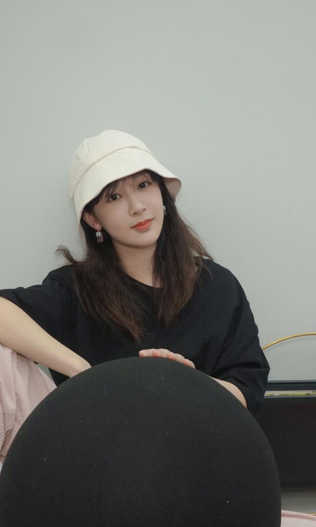 杨紫 杨紫直播造型美状态好，录制了2首歌曲，新剧也即将播出！