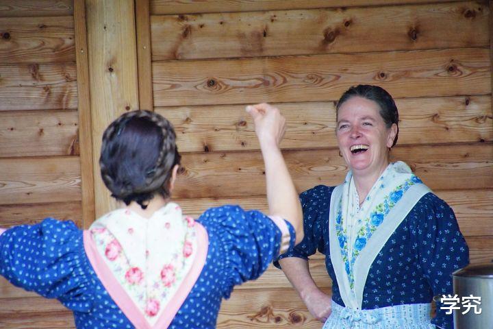 |职场沟通如何开口就让对方喜欢，巧用寒暄，站在对方的立场去发言