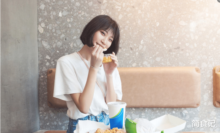不节食，少运动，其实减肥很简单！闺蜜：都40岁了，还跟少女一样