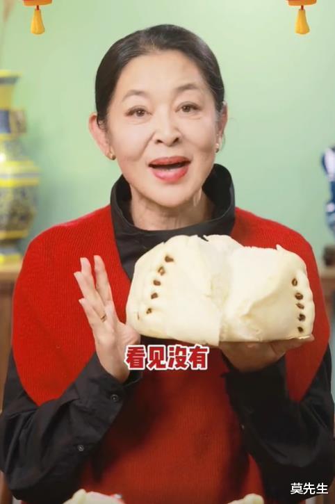 倪萍|瘦到认不出！63岁倪萍罕见露面，五官变化大，被质疑整容整大了