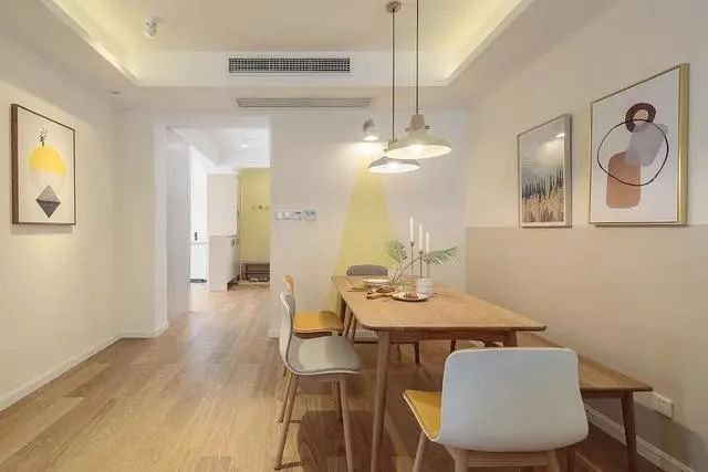 85m2 原木风二居室,玄关柜分割洗衣房和玄关