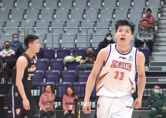 辽宁男篮|末节17比2无缘大逆转！辽宁3连败跌第3，郭艾伦起立为赵继伟鼓掌