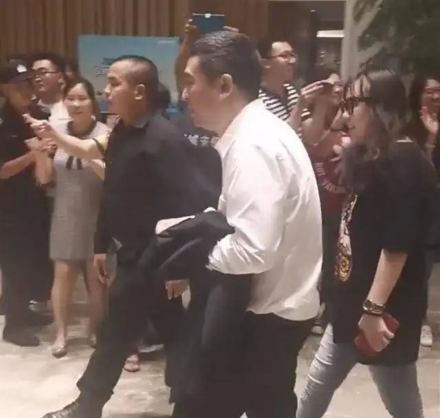 张嘉益|张嘉益因“不死癌症”弯下的是腰，挺直的却是演技！