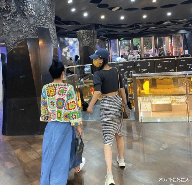 金晨|虎背熊腰or性感美背?这12位女星的背,让我看到“世界参差”