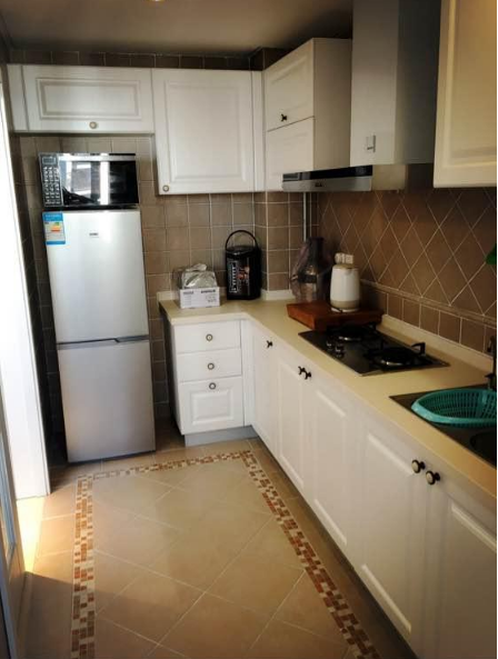 老公坚持把电视墙贴文化砖，我骂他脑子进水，完工后发现我错了！