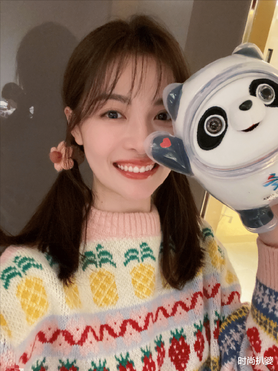 刘诗诗|女明星开春穿什么？关晓彤耍酷钟楚曦法式复古，刘诗诗清爽踏青