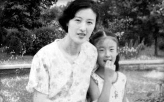 翟凌|车模兽兽：被杨迪一手捧红又一手毁掉，嫁外国老公现状如何？