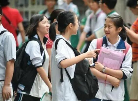 牛奶 初中生的“标准发型”已出炉,女生直呼太丑了,男生形象更阳刚了
