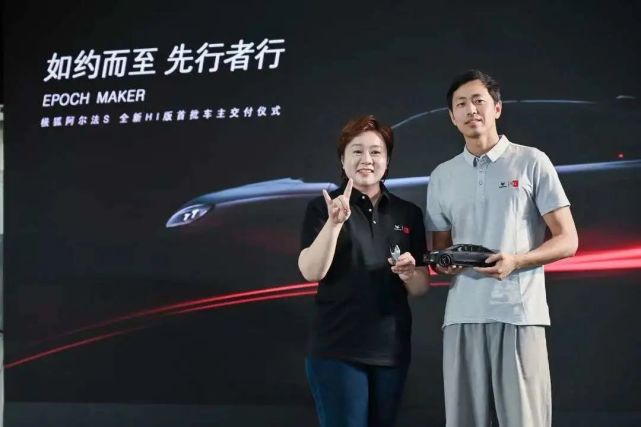 汽车|“华为狐”女总裁宣布离职!曾靠崔健罗大佑出圈,公司三年巨亏150亿!