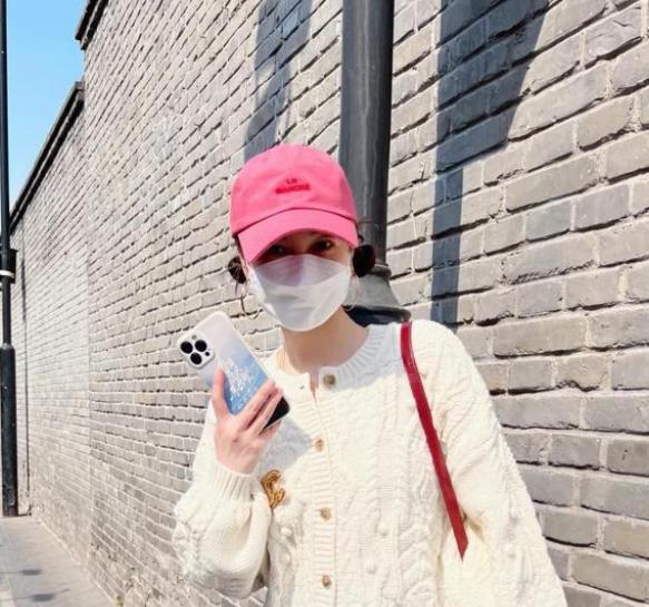 吴昕|吴昕晒外出照，曾和潘玮柏暧昧至今未婚，网友：念念不忘