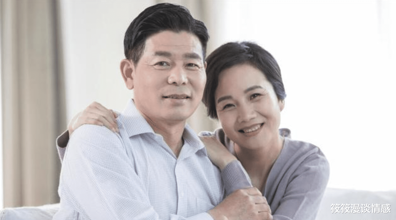 为何单身大爷情愿雇请保姆,也不要老伴?大爷:保姆又年轻又能干